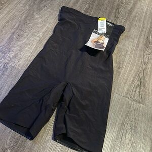 Miraclesuit HI awaits Thigh Slimmer. Medium . New